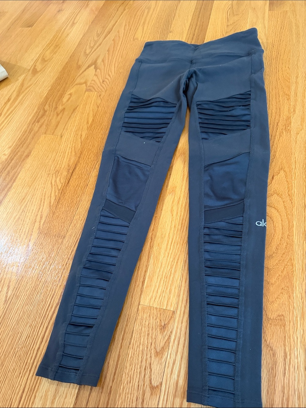 ALO Yoga Women ' charcoal gray  moto  Panel Leggings